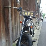 apa　apa　cafe - 目印のバイクに「cafe」の文字が(^_-)