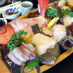 お刺身定食の刺身（４人前）