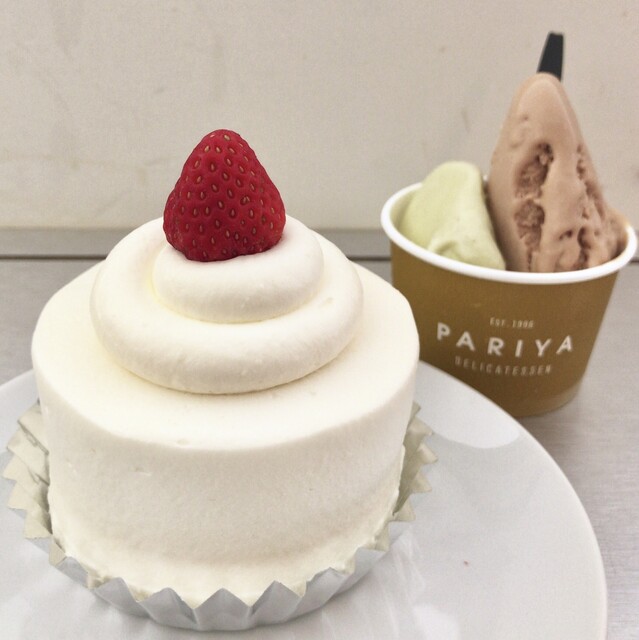 Pariyaで可愛いショートケーキ By ひろまめ27 パリヤ 青山店 Pariya 表参道 デリカテッセン 食べログ