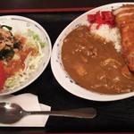 「カツカレー」はミニサラダが付きます
