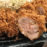 とんかつ檍 - ほんのりピンク色で、噛むたびに旨味が口の中に広がります！