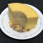 治一郎 - バウムクーヘン史上最もしっとりしたバウムクーヘン！！笑