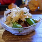 灯 - オクラと紫玉ねぎ和え物