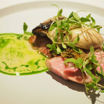 ランチコース 5346円 のトトリコ豚、三陸の牡蠣、春菊のソース