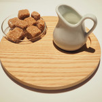 レストランエール - ランチコース 5346円 の角砂糖、ミルク