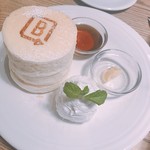 B PORTLAND CAFE - 白いスフレ〜メープルシロップ付き〜
