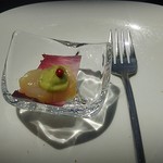 天空LOUNGE TOP of TREE - ［前菜］帆立貝スモークとアボカド