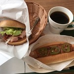 MOS BURGER - モーニングバーガー ＢＬＴ＝４３０円
                        スパイシーチリドッグ＝３８０円