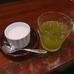 鳥田中 - 土佐天日塩のブランマンジェと緑茶(冷)