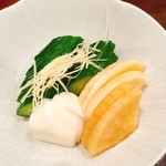 鳥田中 - 自家製漬物盛り合わせ  300円