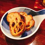 鳥田中 - マカデミアナッツとレーズンのパン 追加  200円