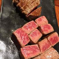 鉄板焼　利花苑 - 手前がサーロイン(焼き後)
                    奥がシャトーブリアン(焼き後)