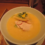 【鶏白湯SOBA】980円