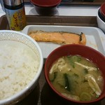 Sukiya - たまかけ鮭朝食。