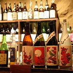 Fukushima Kingyo - カウンター前の焼酎、梅酒たち。