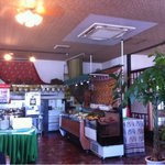 ビスヌ - 奥に見えるのがバイキングコーナーです