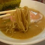 太陽軒らあめん - 太陽軒ラーメン（麺持ち上げ）