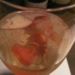 ヴィノフルート - シャンパンに桃を浮かべて