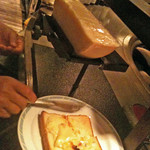 ヴィノフルート - チーズを溶かしてトーストに