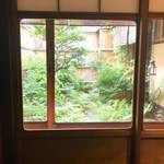 御料理 光安 - 中庭が見える