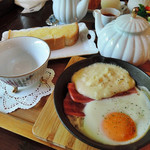 カフェ・ド・ドルチェ - 焼きたてスキレットモーニング