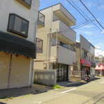 大門 - コインPからの外観