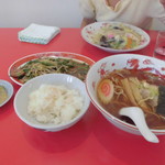 大門 - ラーメン付（半ライス）ニラレバ炒め定食860円