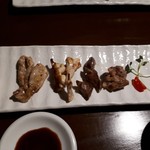 Yougan Ishiyaki Okamoto - 溶岩石焼の鶏肉たち。皮と肝外してってお願いしたのでありませんが。
