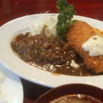 レストラン 能代 - ランチ　豚肉カレーソースとイカフライ