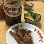 鮒兼 - キリンラガー大瓶と骨煎餅にお新香　完璧＆鉄壁のビジュアル（笑）