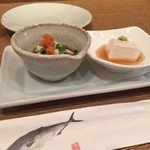 向日葵 - 突き出しの胡麻豆腐となめこの和え物　出汁に紅葉おろしが効いていて美味しいです　胡麻豆腐も葛粉でプルンプルン