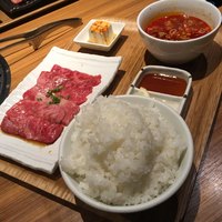 清江苑 池袋西口本店 - 黒毛和牛 カルビランチ。ちなみに、手前のご飯は大('18/07/01)