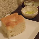 モデーロ - フォカッチャとオリーブオイル