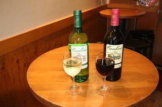 Izara - ハウスワイン　グラス￥４００　ボトル￥２２００ フランスの大手メーカーのワインをハウスワインとして提供させて頂いてます。