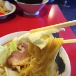 松福 - うまいラーメンは、バリバリと音を立てて食べます