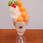 ミルク&パフェ よつ葉ホワイトコージ - 