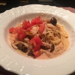 レストラン&ライブ ヌーヴォー - 私がオーダーしたのは明太子パスタ、トマトとキノコがいい脇役ですね