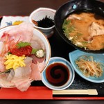 カネマル水産 - 地魚海鮮丼1300円