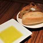 RISTORANTE Orobianco - パンとオリーブオイル