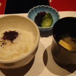 京料理 春神 - たまご豆腐のお吸い物としそ御飯、漬物