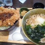大戸屋 - 料理写真:チキンカツ丼とお蕎麦790円