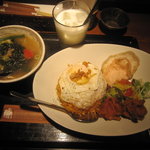佐武郎 - ナシゴレンプレート（サラダ・鶏の唐揚げねぎソース・スープ付）850円