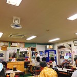 魚市場食堂 - お渡し場の脇にお水と飲み物自販機