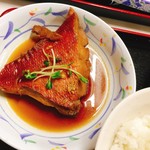 魚市場食堂 - 甘めに煮付けられた金目鯛