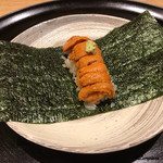 銀座くどう - バフン海胆の手巻き寿司