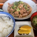 中川食堂 - 豚モツ定食 ご飯半分