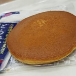 イオンドリップカフェ - トップバリュどら焼き(105円)です。