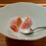 寿しの吉乃 - フルーツトマト オニオンドレッシング