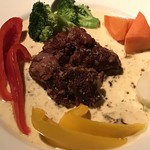 柔らかい牛ホホ肉に濃厚チーズソースが美味しい！！