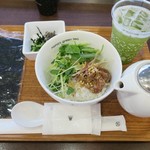 ナナズグリーンティー - ・「天然カジキ鮪の胡麻和え出汁茶漬け(\778)」＋「ドリンクセット(\270)」